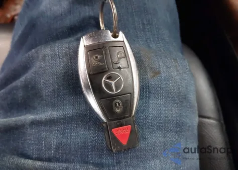 2012 Mercedes-Benz E 350 4Matic z USA, uszkodzony, nr VIN WDDHF8JB1CA627147